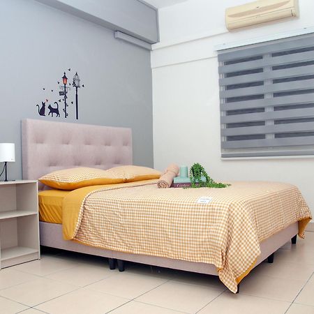 Five H Family Service Apartment Seri Kembangan Exterior photo