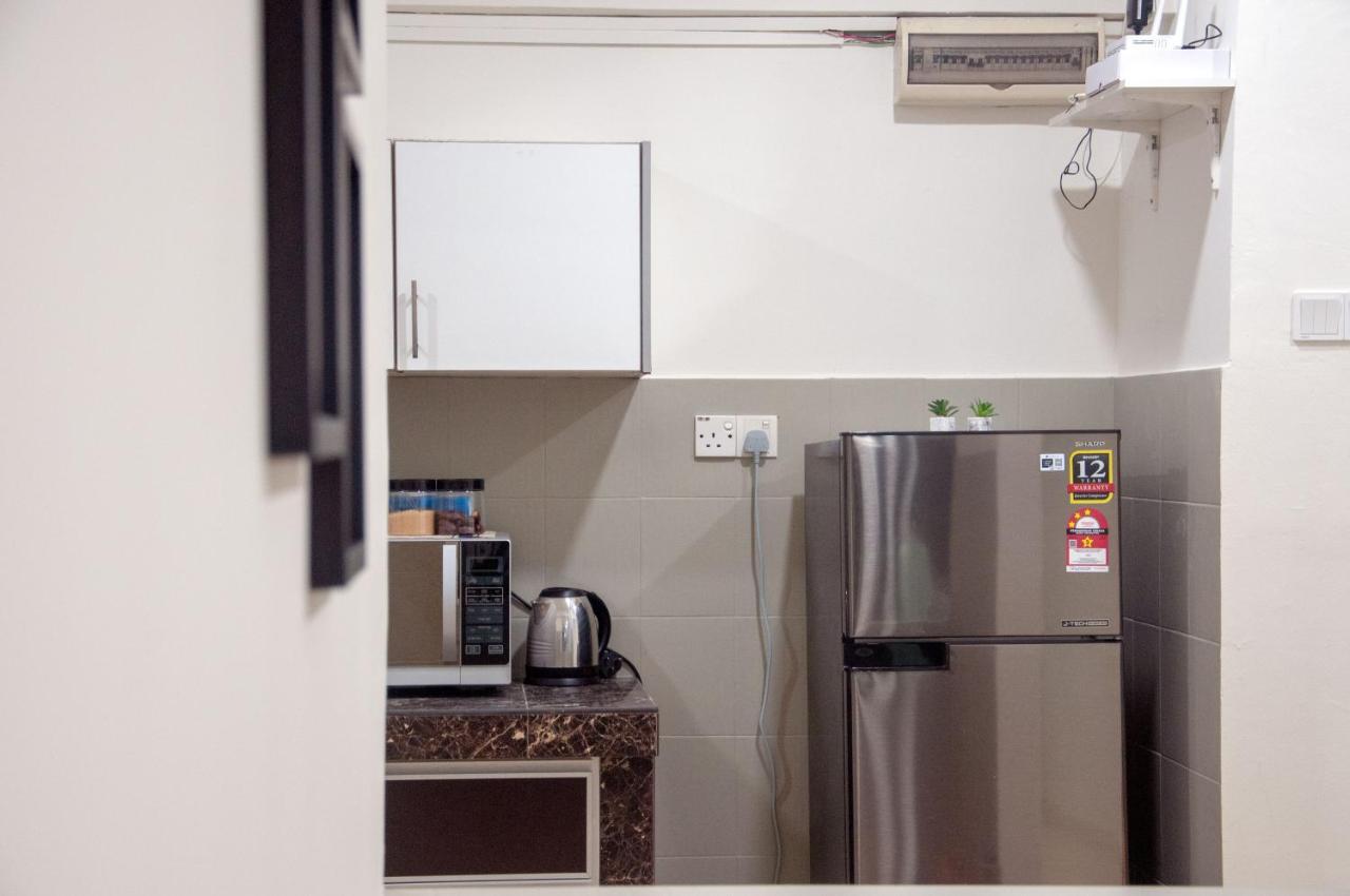 Five H Family Service Apartment Seri Kembangan Exterior photo