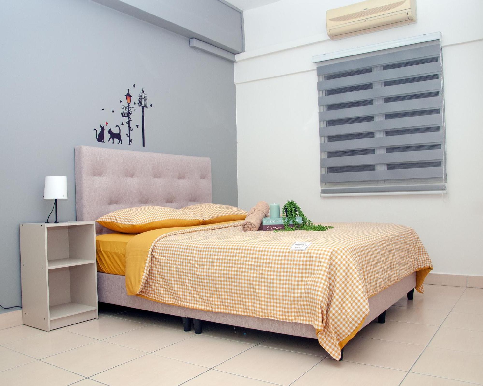 Five H Family Service Apartment Seri Kembangan Exterior photo